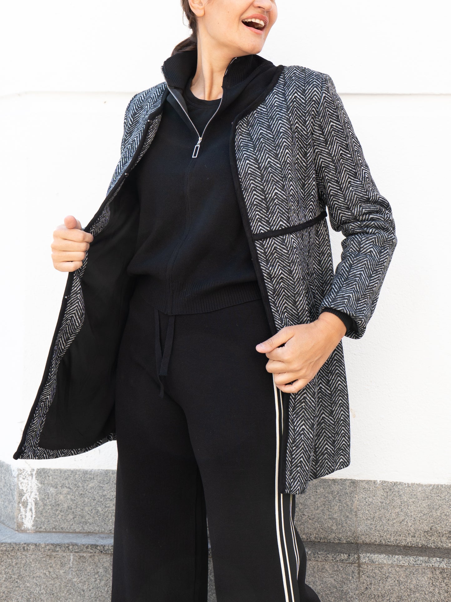 Abrigo 3/4 de espiguilla negro muestrarios de ropa y moda de mujer ideas vestir bien mujer mediana edad