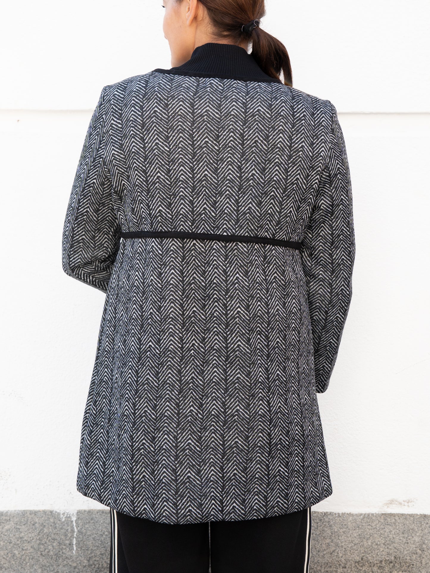 Abrigo 3/4 de espiguilla negro muestrarios de ropa y moda de mujer ideas vestir bien mujer mediana edad