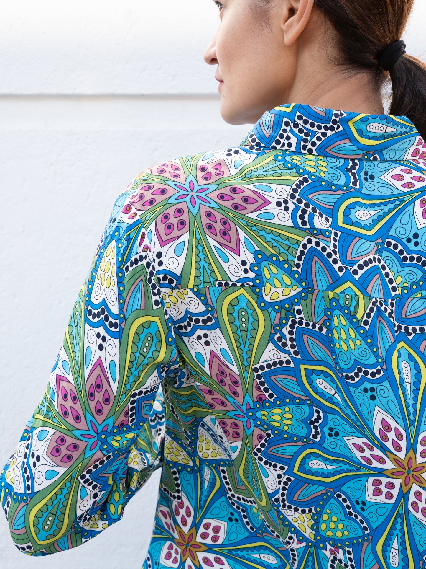 Camisa fluida clásica estampado maxi mandalas azul muestrarios de ropa y moda de mujer vestir bien mujer talla grande plus