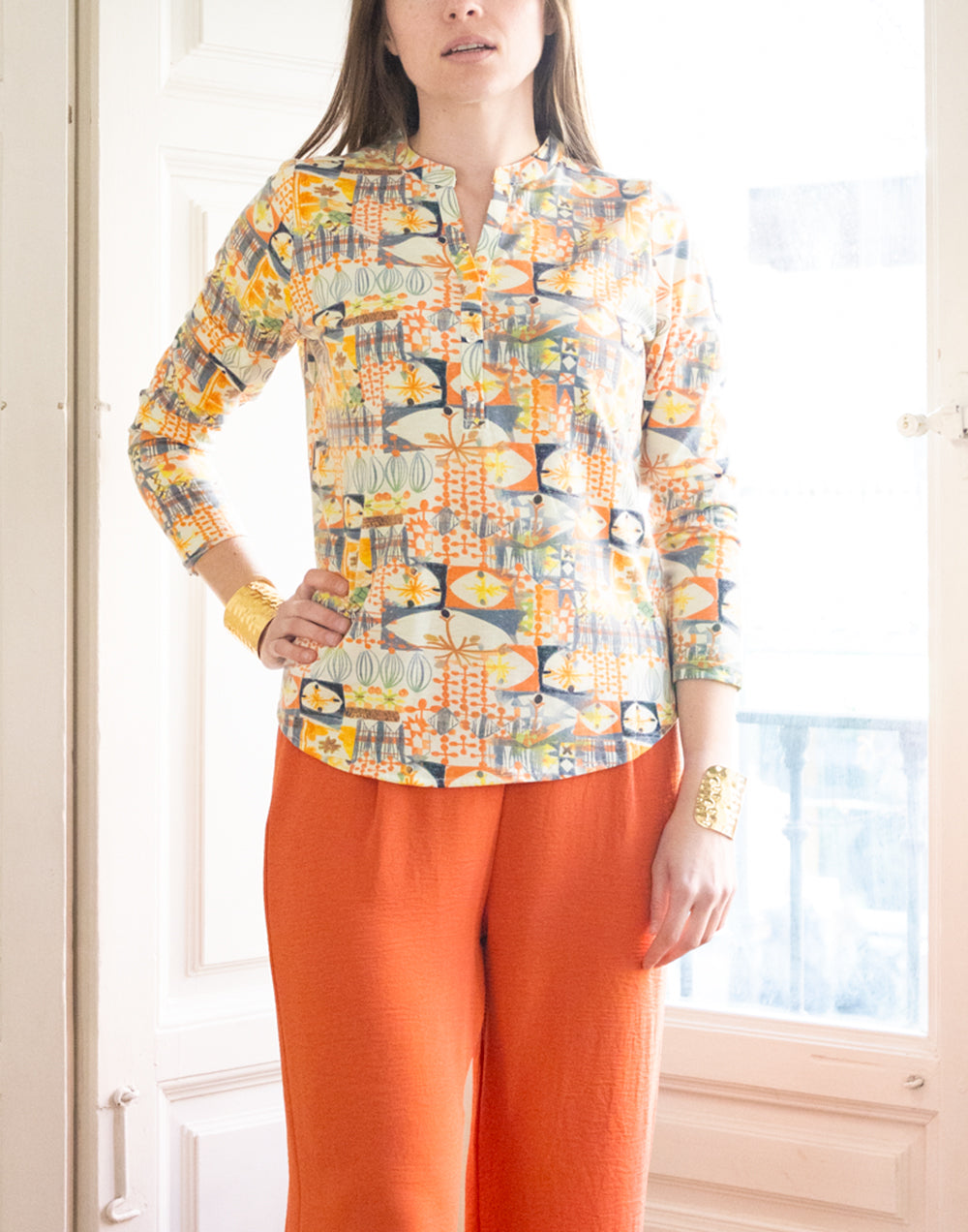 Camiseta camisera estampado detalles pictóricos naranja muestrarios de ropa y moda de mujer vestir bien con talla grande plus