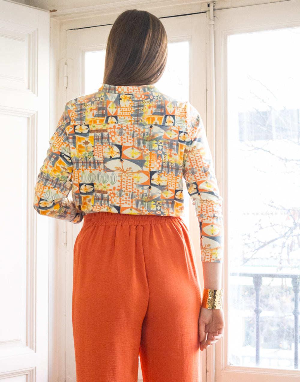 Camiseta camisera estampado detalles pictóricos naranja muestrarios de ropa y moda de mujer vestir bien con talla grande plus