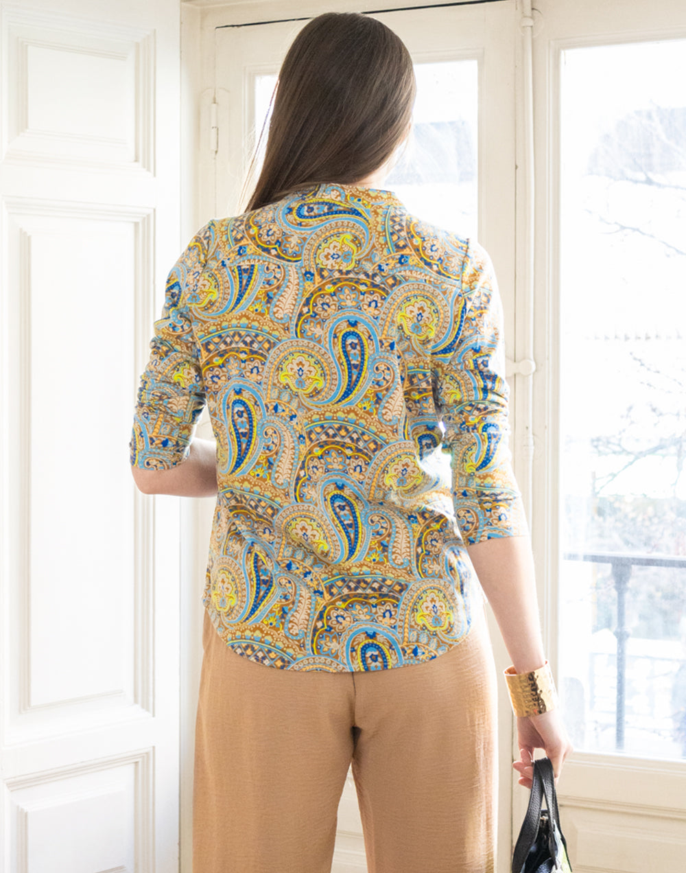 Camiseta camisera estampado paisley en tonos azul y verde muestrarios de ropa y moda de mujer