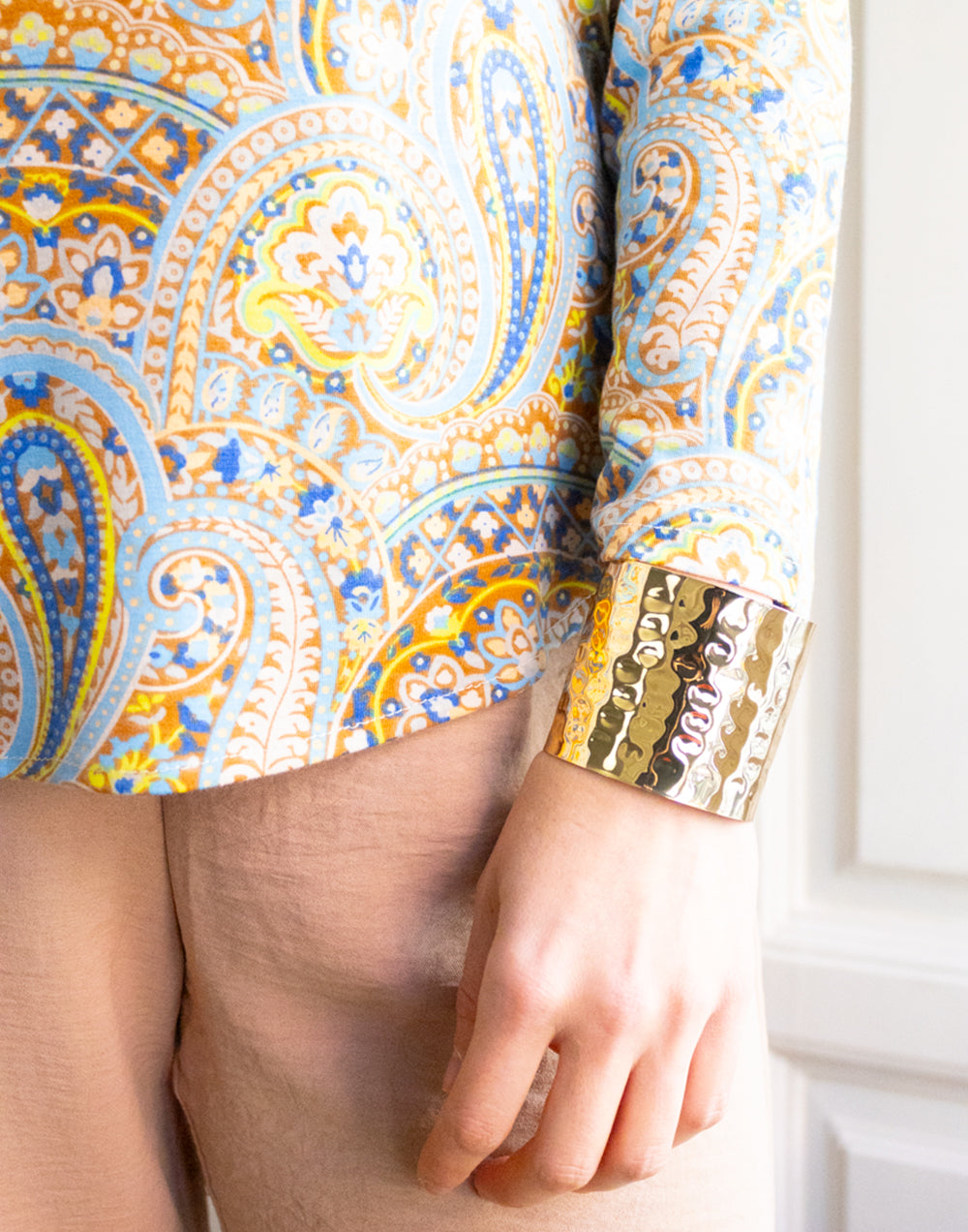 Camiseta camisera estampado paisley en tonos azul y verde muestrarios de ropa y moda de mujer