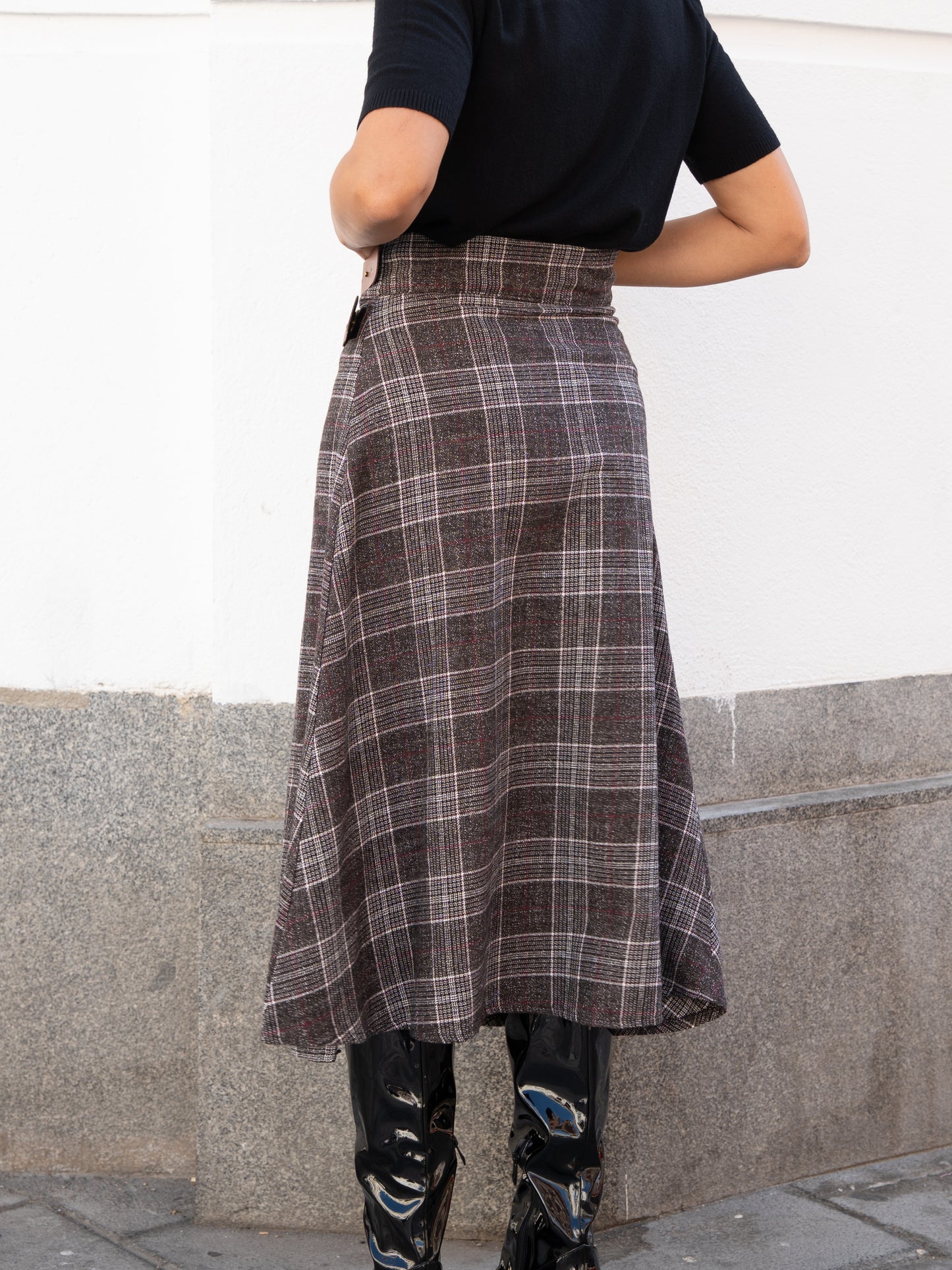 Falda midi evasé de cuadro tartán mini marrón muestrarios de mujer ropa y moda