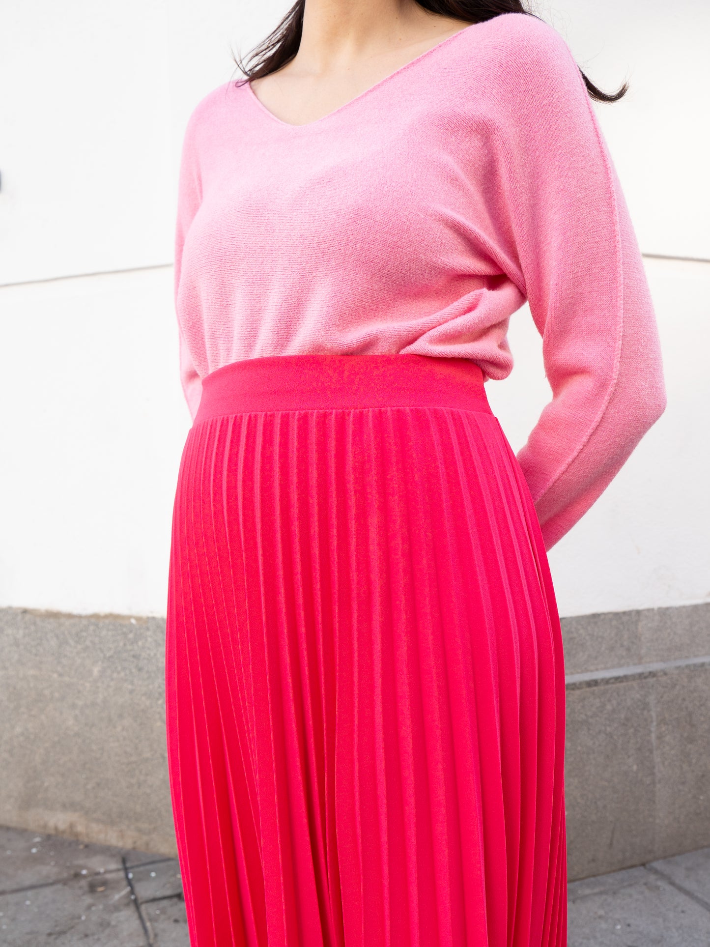 Falda plisada midi rosa fucsia muestrarios de ropa y moda de mujer vestir bien ideas invitada ideal