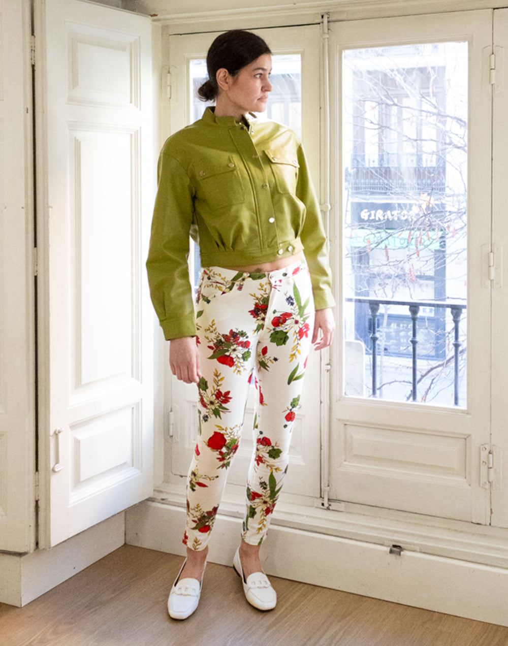 Chaqueta cazadora bomber efecto piel verde oliva muestrarios de ropa y moda de mujer vestir bien con talla grande plus juvenil