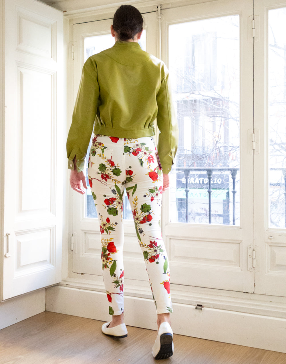 Chaqueta cazadora bomber efecto piel verde oliva muestrarios de ropa y moda de mujer vestir bien con talla grande plus juvenil