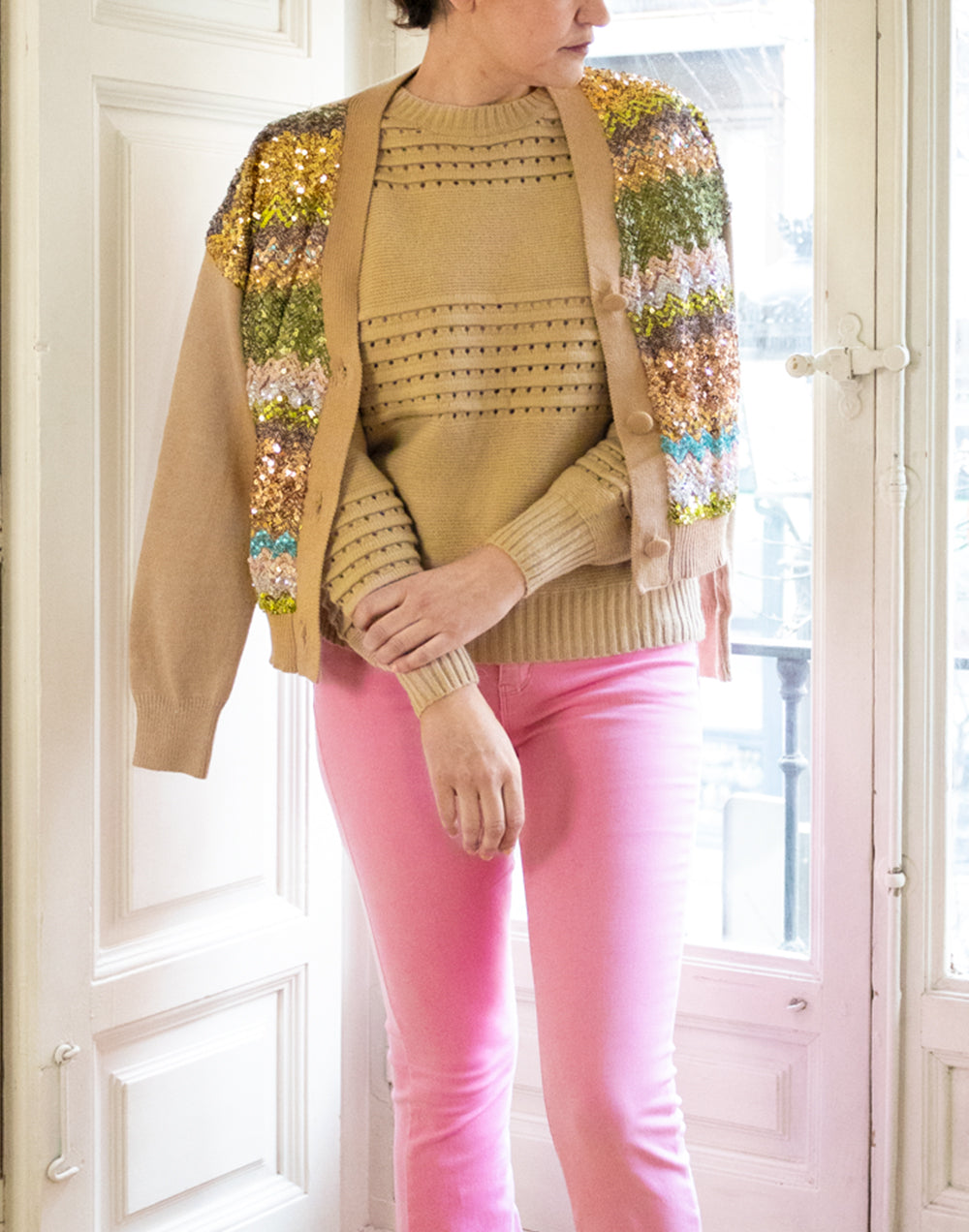 Jersey con textura de rayas y calado camel muestrarios de ropa y accesorios de mujer vestir bien con talla grande plus mediana edad