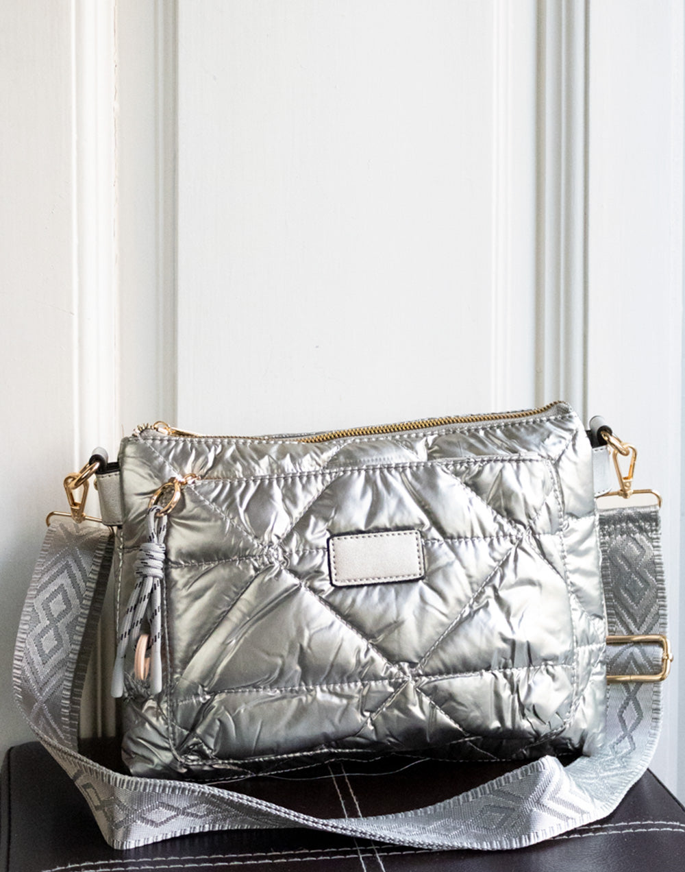 Bolso bandolera mediana nylon metalizado plata – Muestrarios de moda