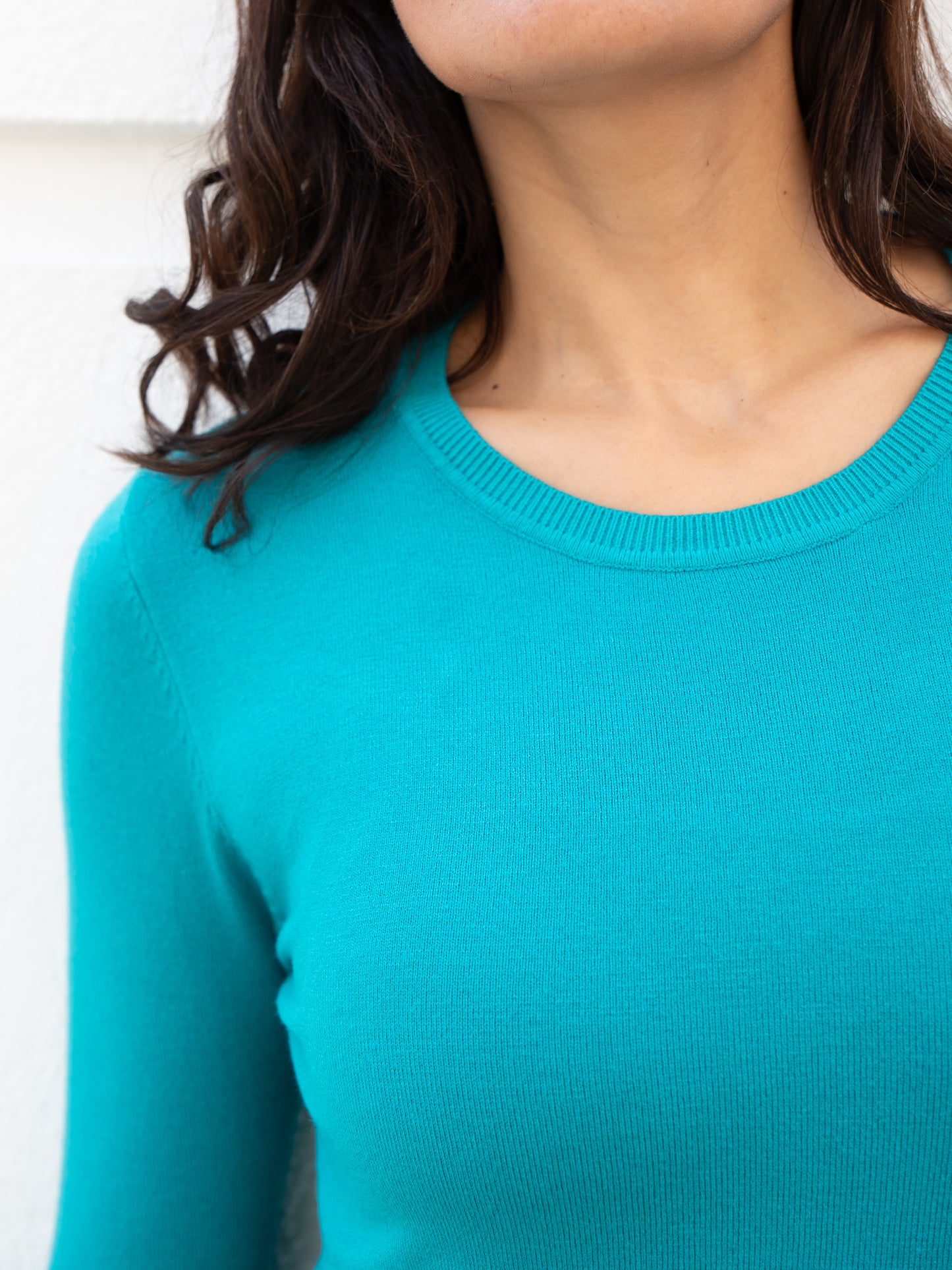 Jersey básico cuello caja entallado azul turquesa muestrarios de ropa y moda