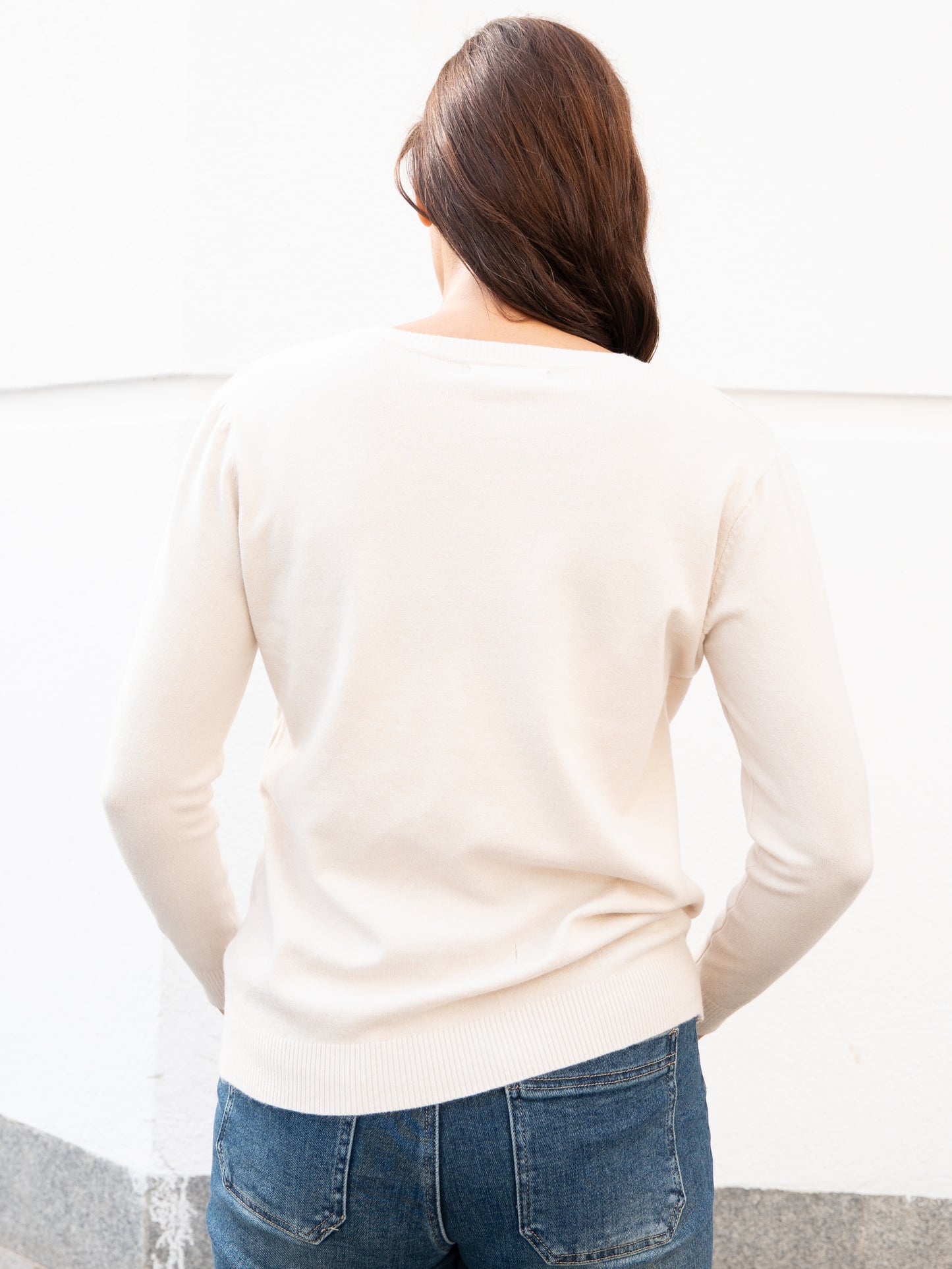 Jersey básico cuello pico blanco marfil muestrarios moda mujer