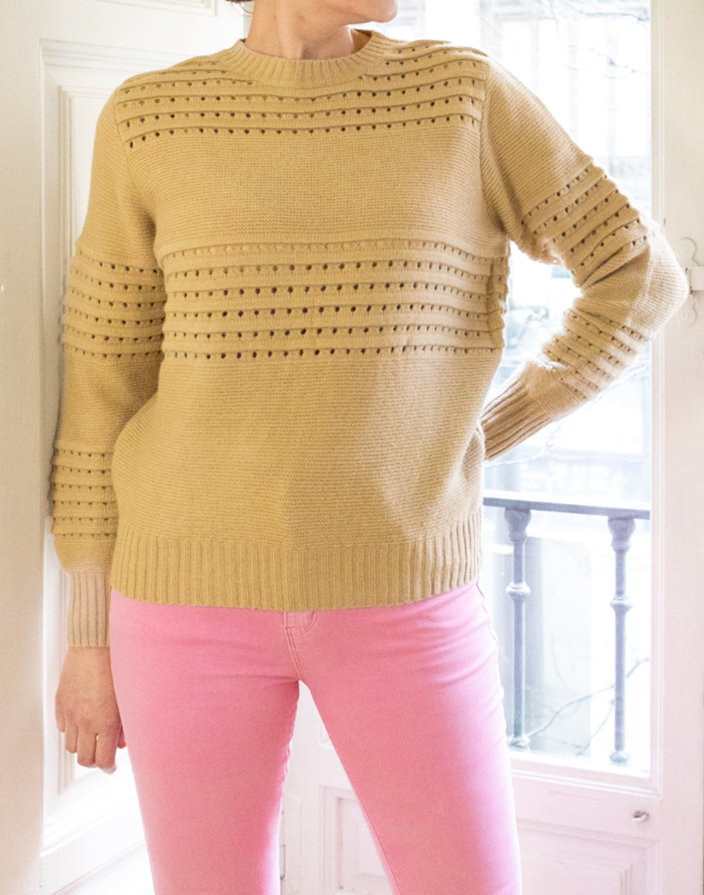 Jersey con textura de rayas y calado camel muestrarios de ropa y accesorios de mujer vestir bien con talla grande plus mediana edad