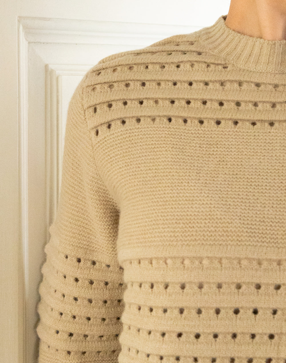 Jersey con textura de rayas y calado camel muestrarios de ropa y accesorios de mujer vestir bien con talla grande plus mediana edad