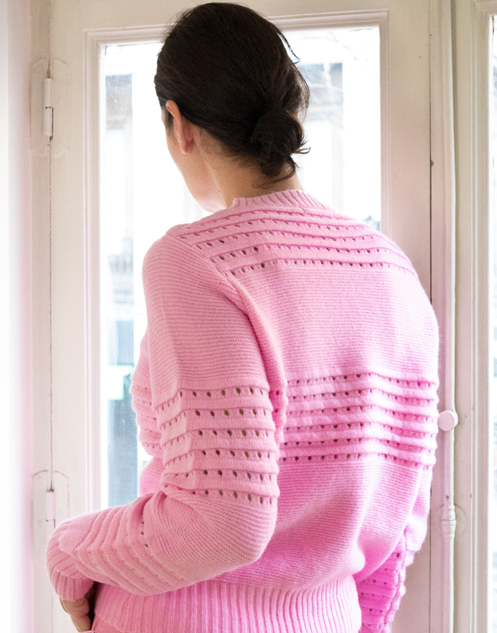 Jersey con textura de rayas y calado rosa muestrarios de ropa y moda de mujer vestir bien mujer mediana edad