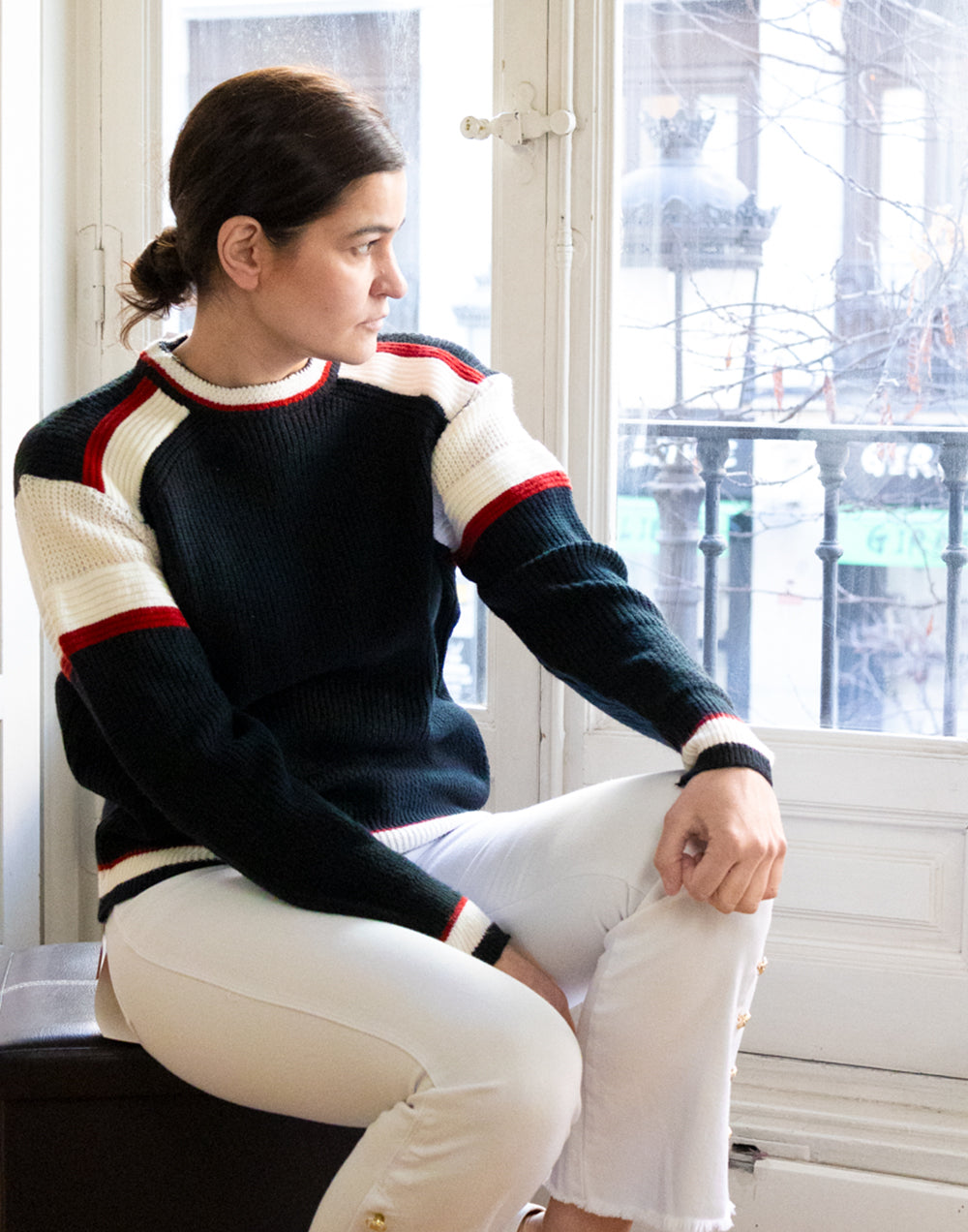 Jersey de canalé con detalles rojos negro muestrarios de ropa y moda de mujer vestir bien con talla grande plus mujer mediana edad