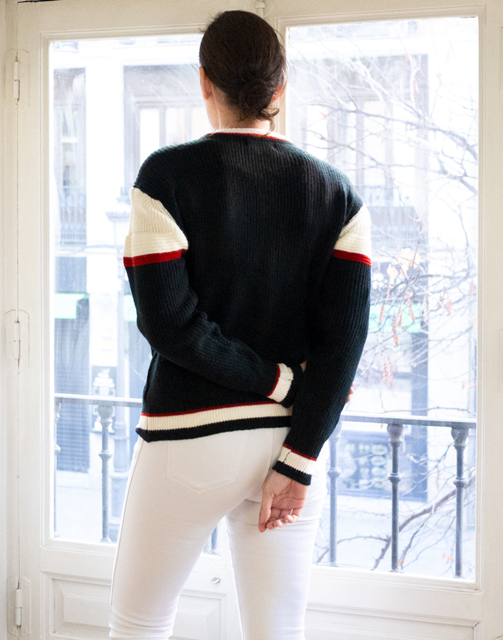 Jersey de canalé con detalles rojos negro muestrarios de ropa y moda de mujer vestir bien con talla grande plus mujer mediana edad