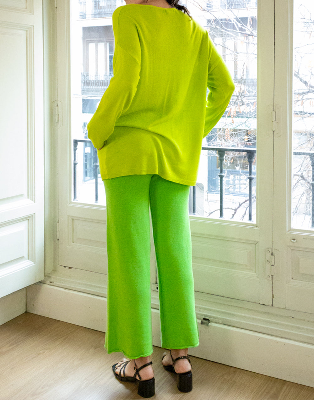 Jersey de punto fino con bolsillos laterales verde pistacho muestrarios de ropa y moda de mujer vestir bien con talla grande
