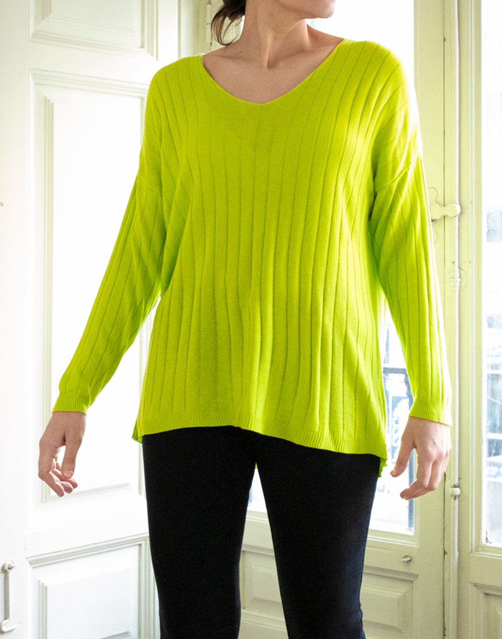 Jersey de punto fino de canalé grueso verde pistacho muestrarios de ropa y moda de mujer vestir bien con talla grande plus