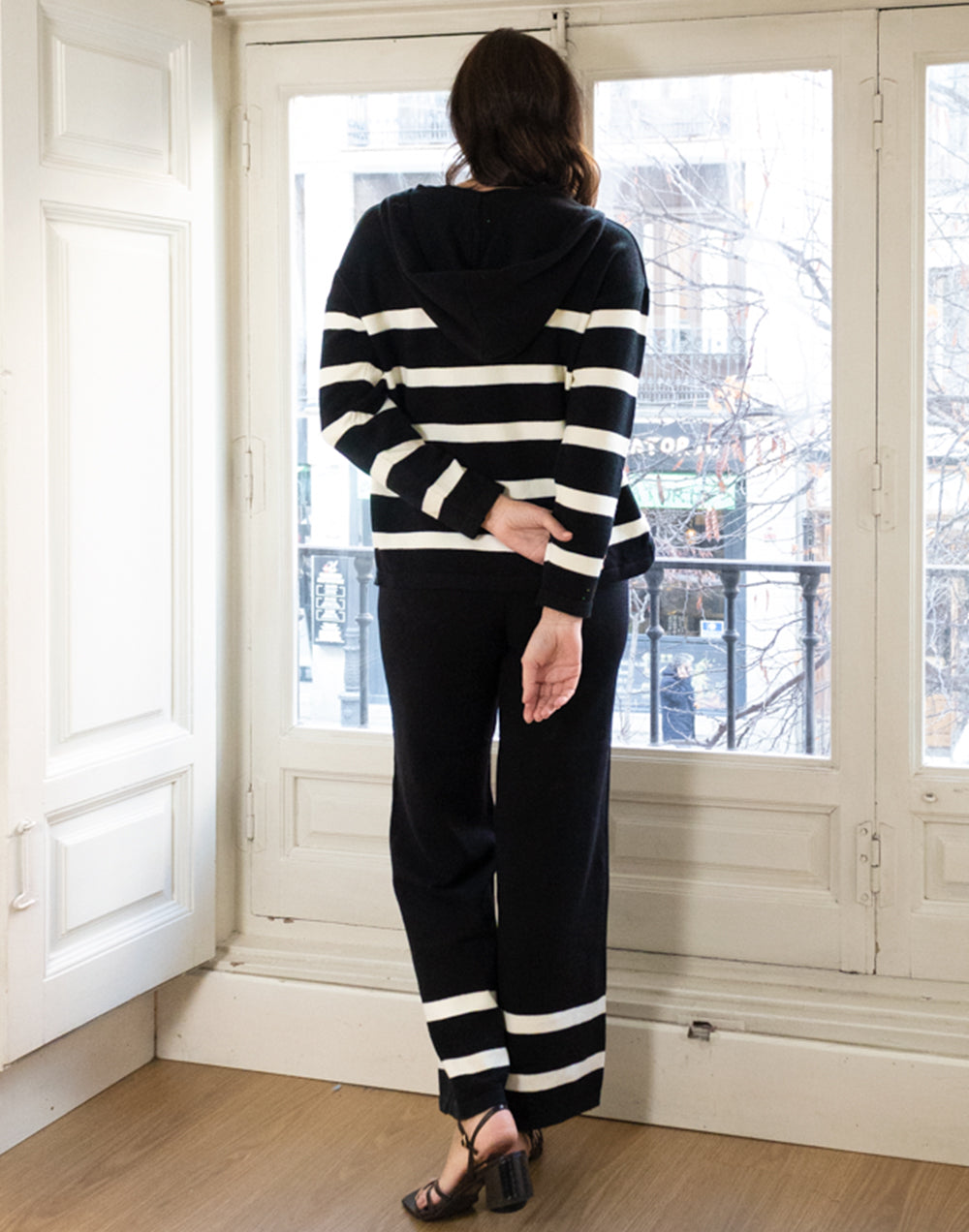 Jersey marinero con capucha negro muestrarios de ropa y moda de mujer conjunto de punto marinero
