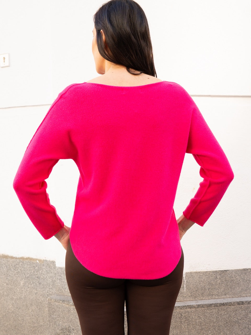 Jersey recto sin costuras cuello pico rosa fuerte muestrarios de ropa y moda de mujer vestir bien mujer mediana edad