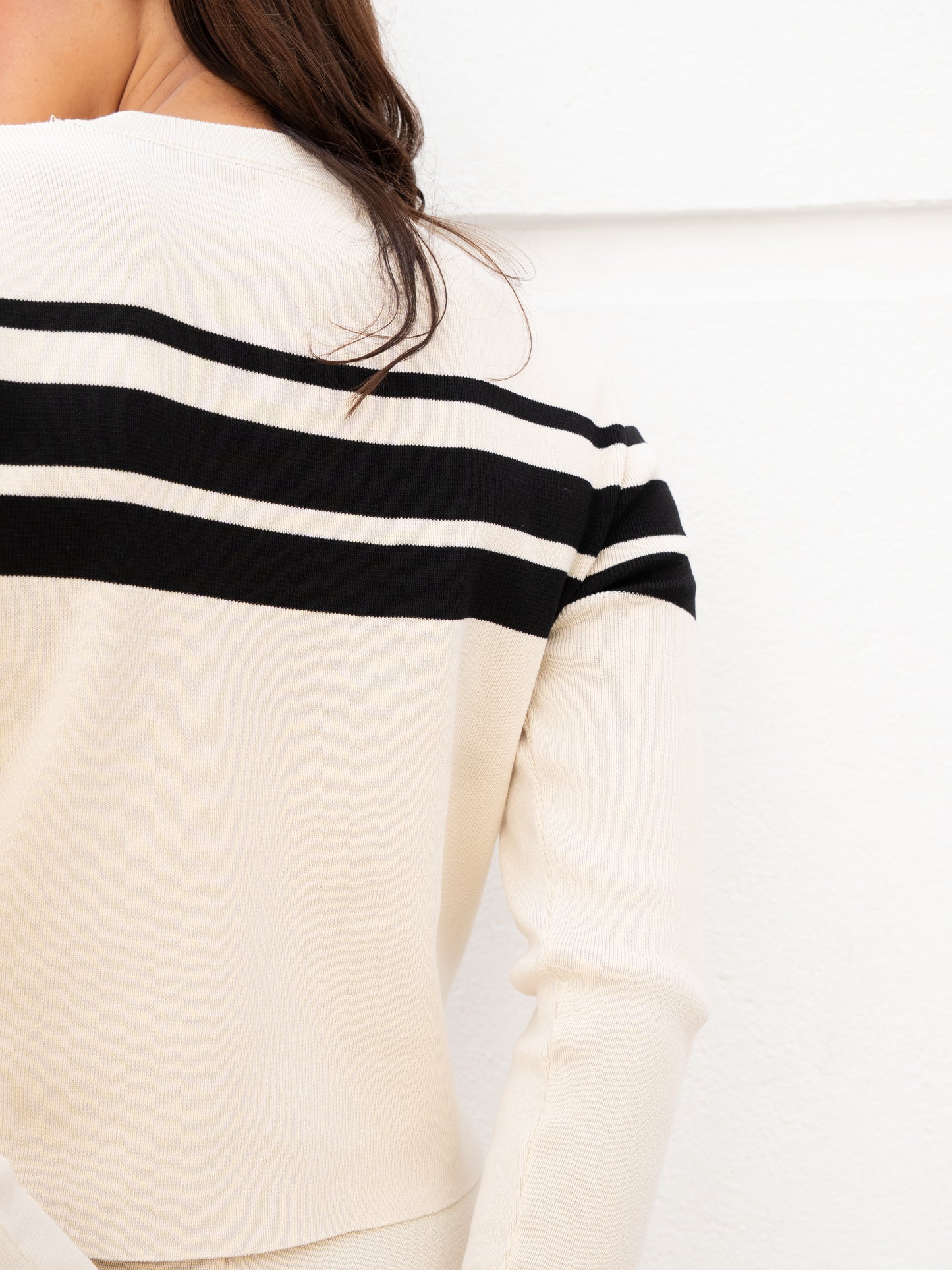 Jersey y Pantalón de tricot con rayas a contraste blanco marfil muestrarios de moda y ropa conjunto de punto total look mujer