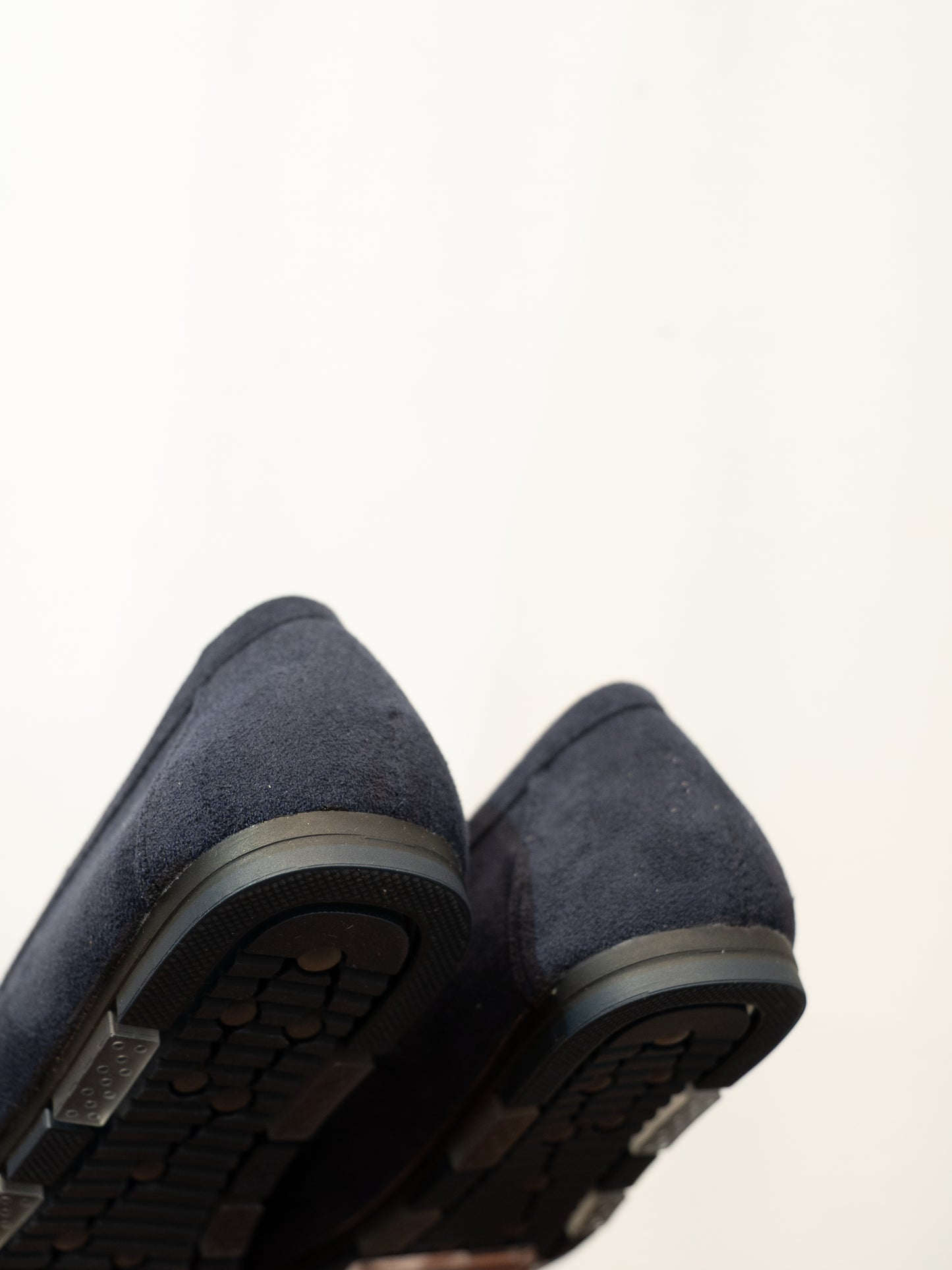 Mocasines efecto ante y hebilla azul marino muestrarios calzado cómodo flexible