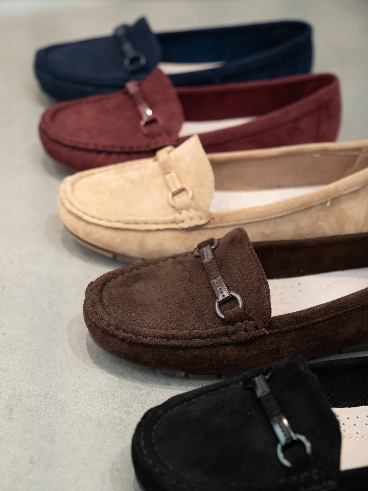 Mocasines efecto ante y hebilla color muestrarios calzado cómodo flexible mocasines de colores mujer