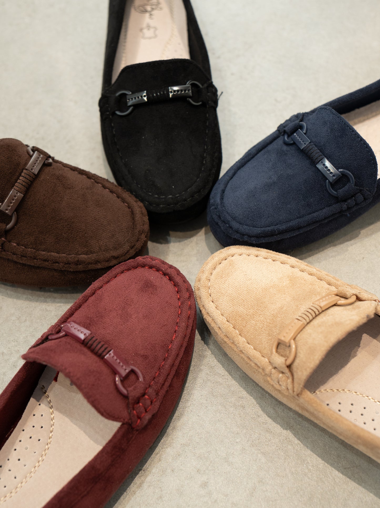Mocasines efecto ante y hebilla color muestrarios calzado cómodo flexible mocasines de colores mujer