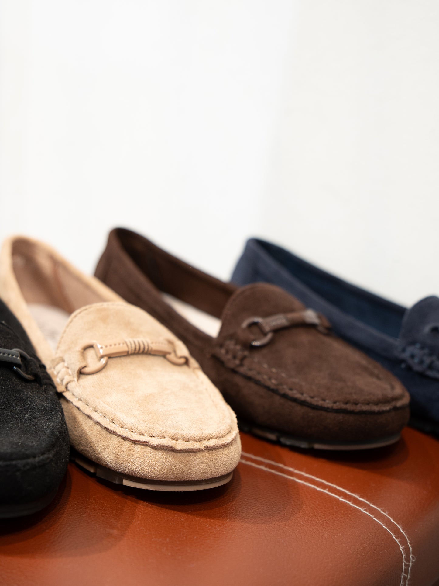 Mocasines efecto ante y hebilla mocasines de colores muestrarios calzado cómodo flexible