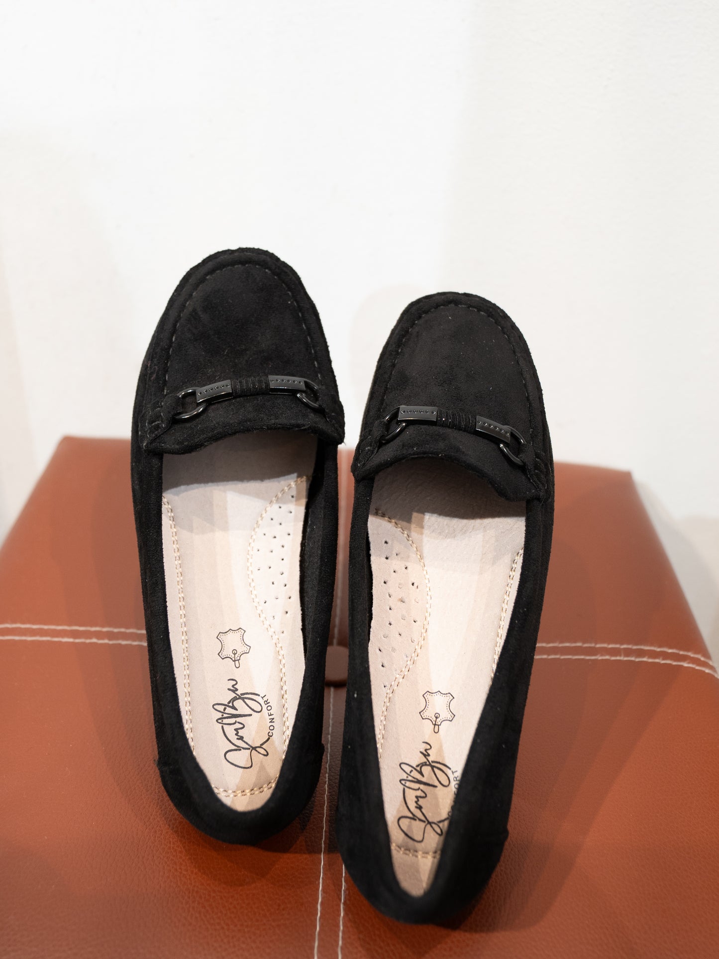 Mocasines efecto ante y hebilla negro muestrarios calzado cómodo flexible