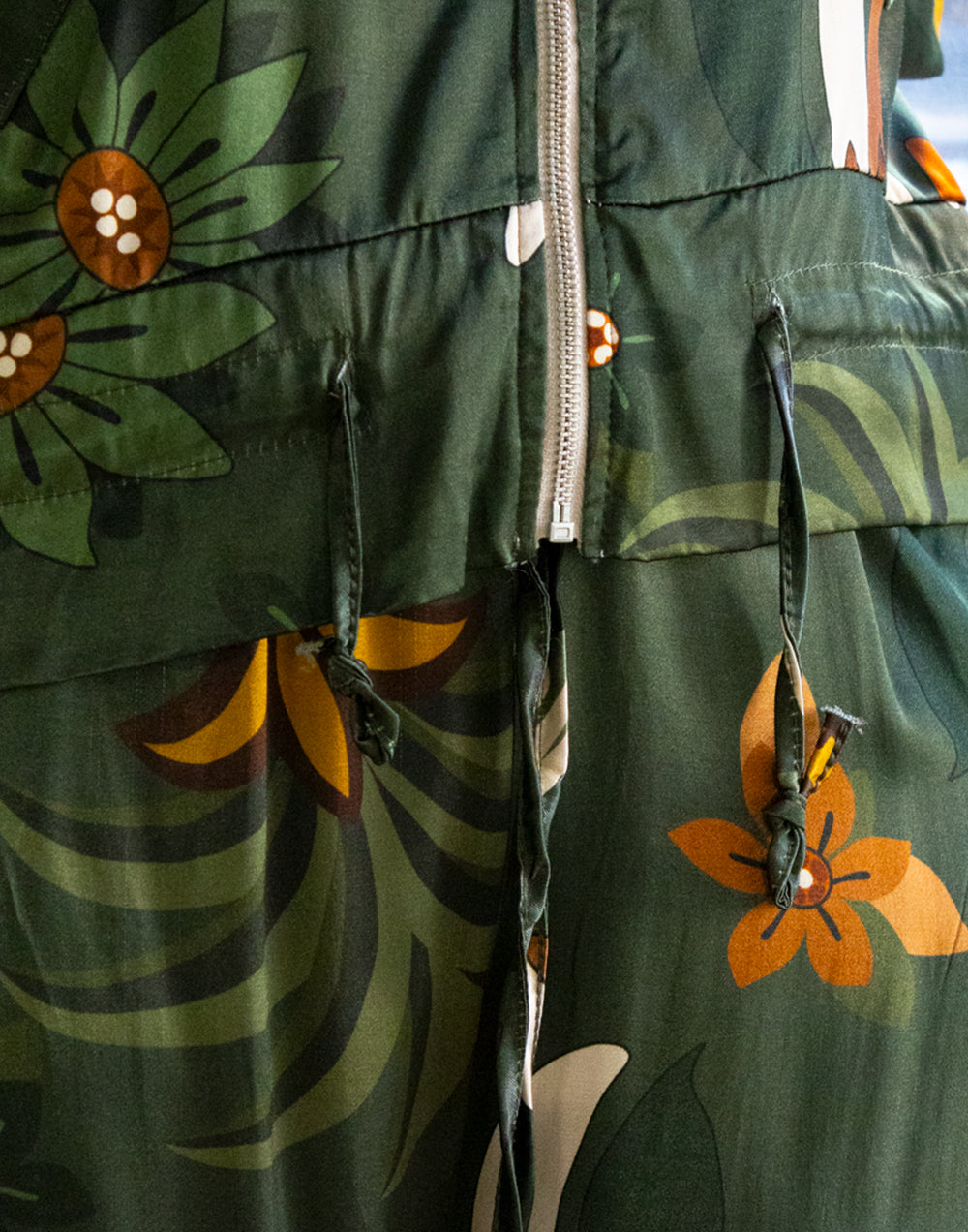 Pantalón palazzo estampado tropical verde oscuro muestrarios de ropa y moda de mujer vestir bien con talla grande
