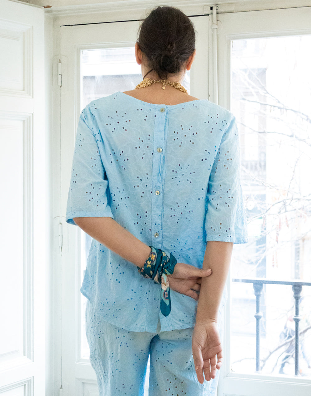 Top bordado inglés de flores azul claro muestrarios de ropa y moda ideas mujer mediana edad