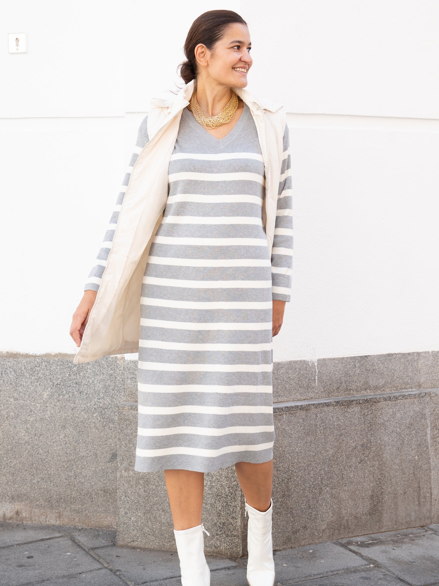 Vestido de tricot con rayas marineras gris muestrarios de ropa y moda de mujer