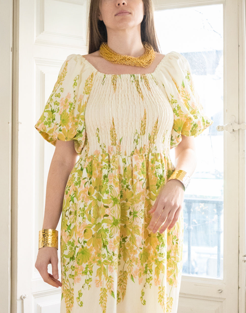 Vestido largo nido de abeja con estampado de flores verde ideas invitada primavera ideal