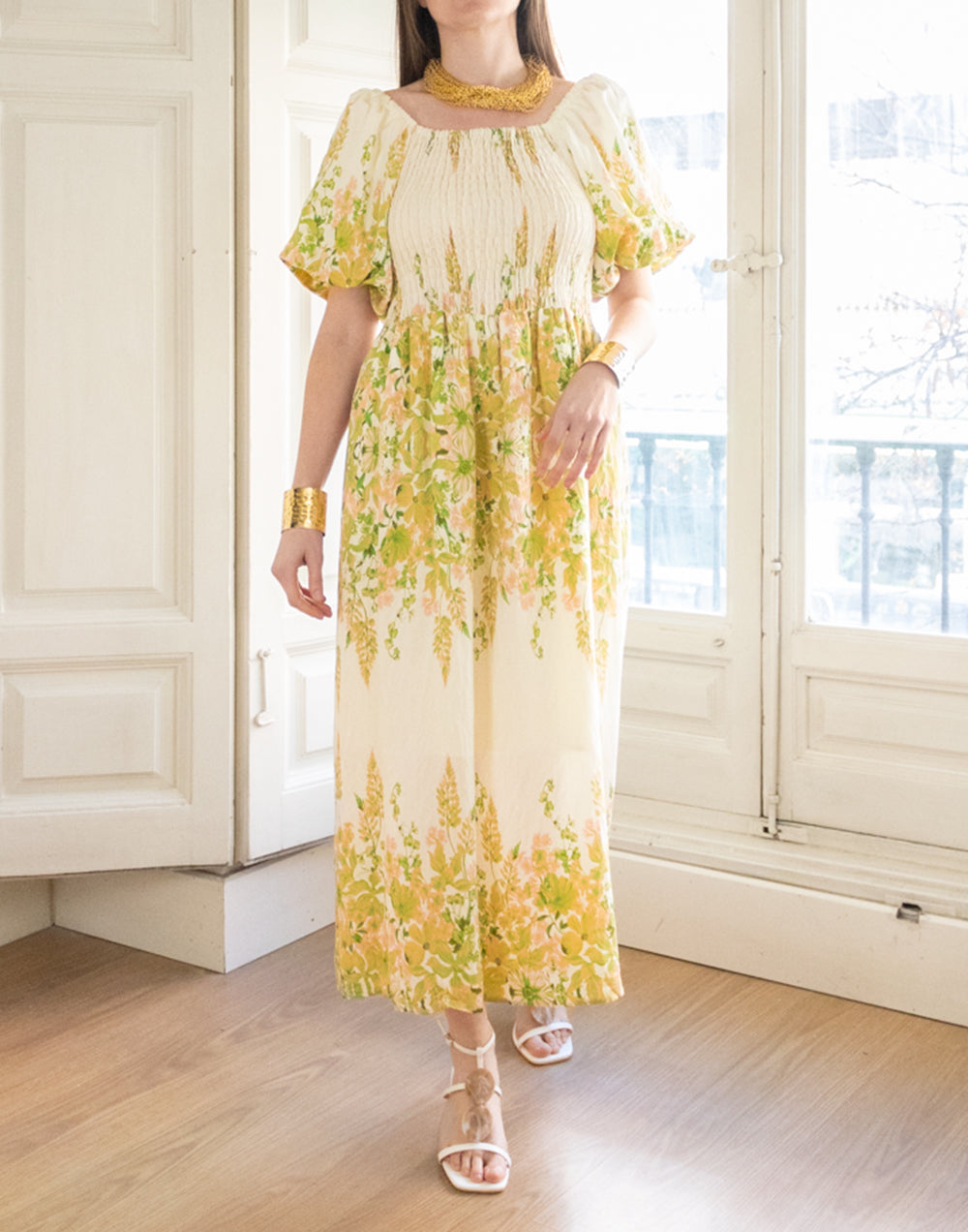 Vestido largo nido de abeja con estampado de flores verde ideas invitada primavera ideal