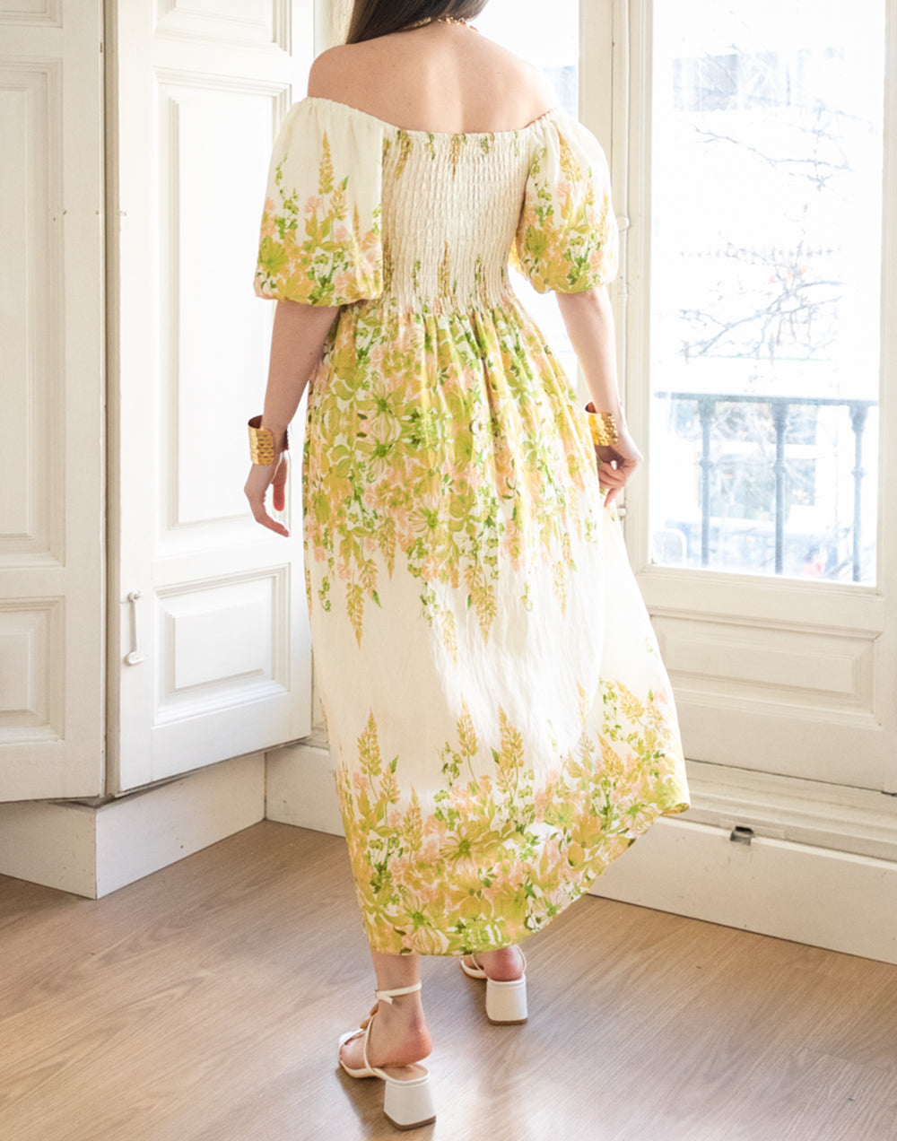 Vestido largo nido de abeja con estampado de flores verde ideas invitada primavera ideal