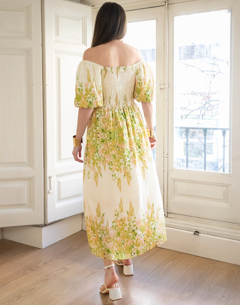 Vestido largo nido de abeja con estampado de flores verde ideas invitada primavera ideal