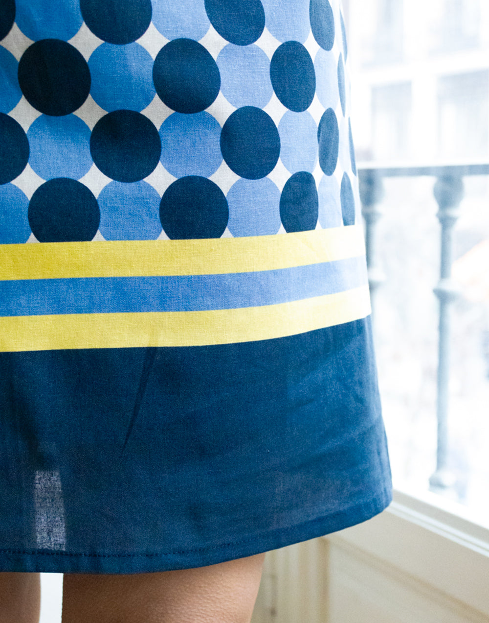 Vestido recto de verano estampado lunares psicodélico azul muestrarios de ropa y moda de mujer vestir bien verano ideas mujer mediana edad