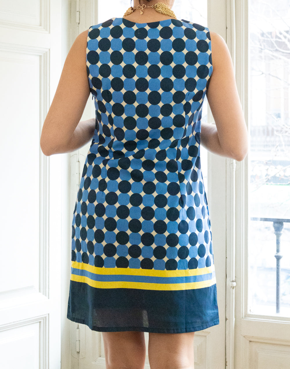 Vestido recto de verano estampado lunares psicodélico azul muestrarios de ropa y moda de mujer vestir bien verano ideas mujer mediana edad