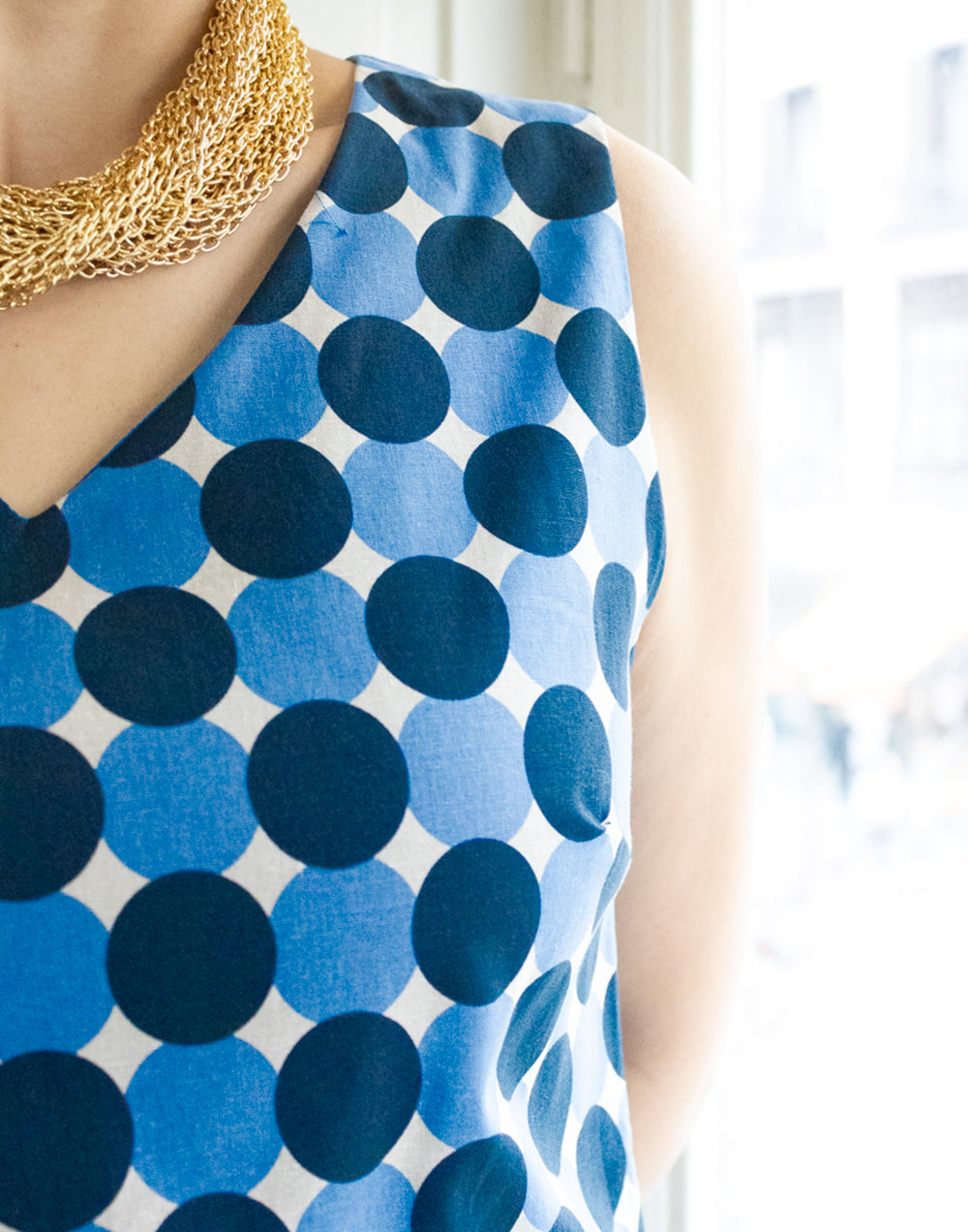 Vestido recto de verano estampado lunares psicodélico azul muestrarios de ropa y moda de mujer vestir bien verano ideas mujer mediana edad