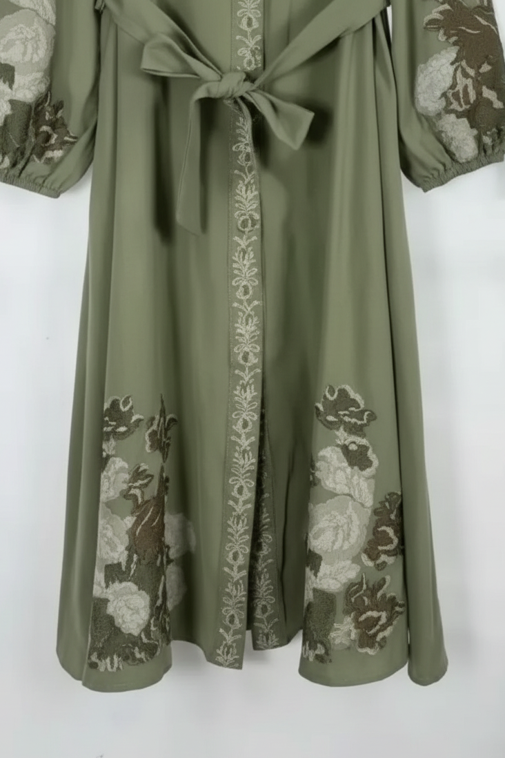 Detalle bajo vestido verde