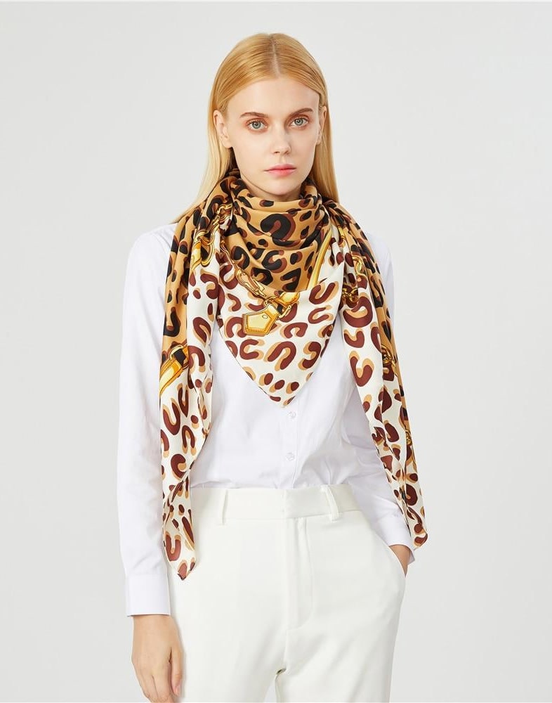 Pañuelo de seda animal print camel muestrarios tienda de ropa de mujer y accesorios de moda de mujer