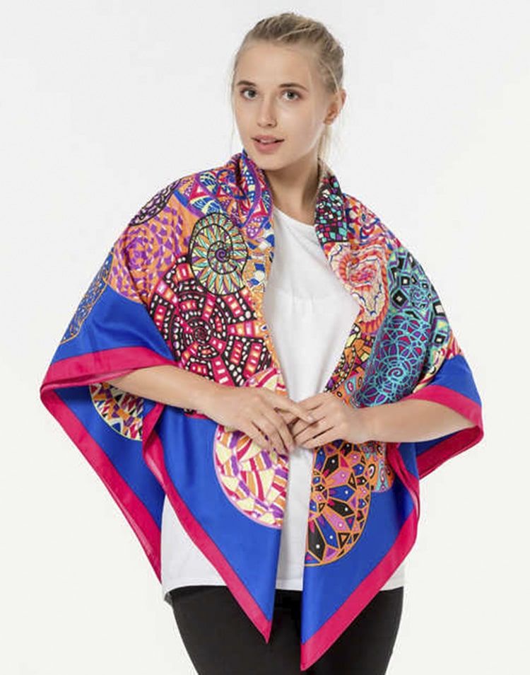 Pañuelo de seda circulos colores azul klein muestrarios tienda de ropa de mujer y accesorios de moda de mujer