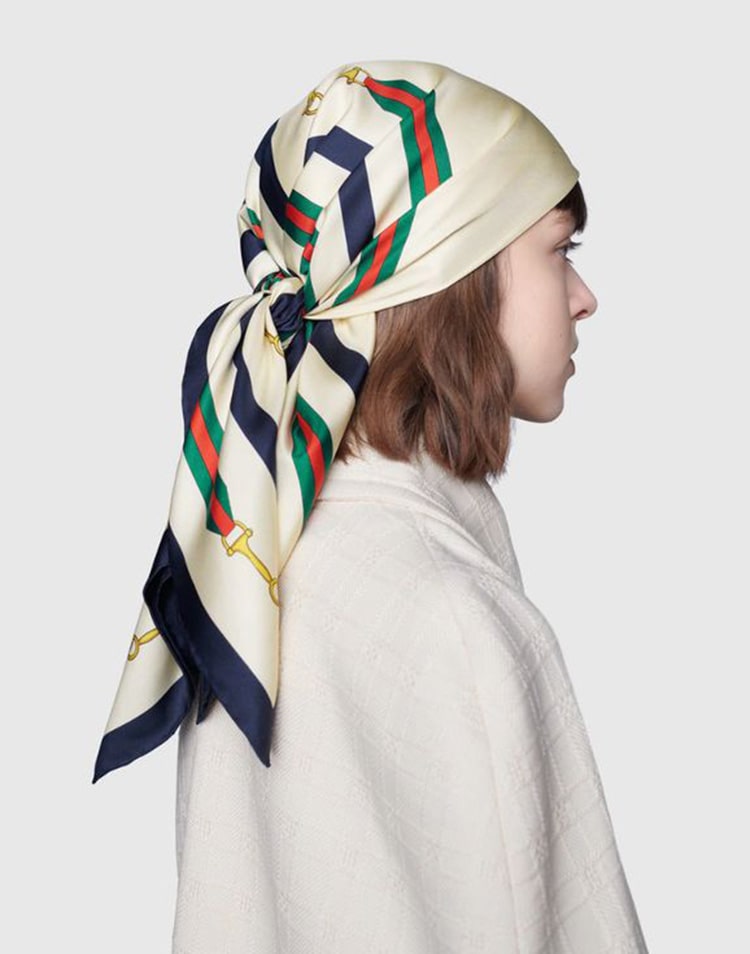 Pañuelo de seda clásico cintas muestrarios tienda de ropa de mujer y accesorios de moda de mujer