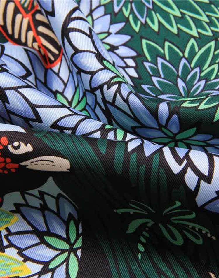 Pañuelo de seda león y jungla muestrarios tienda de ropa de mujer y accesorios de moda de mujer