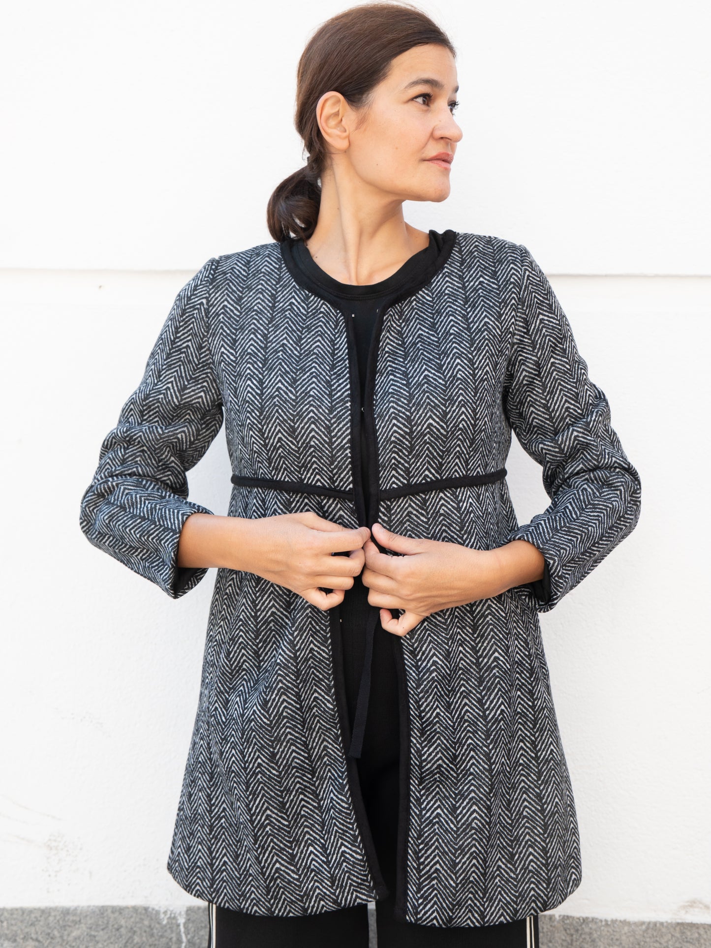 Abrigo 3/4 de espiguilla negro muestrarios de ropa y moda de mujer ideas vestir bien mujer mediana edad