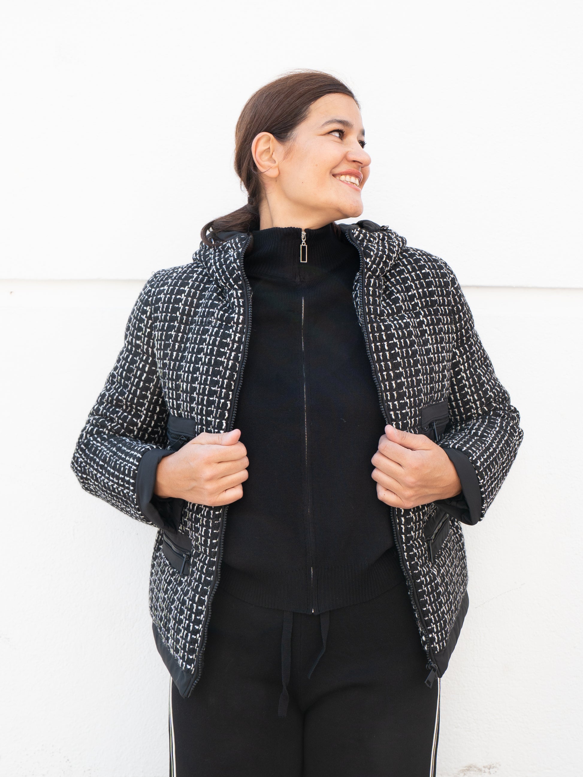 Abrigo acolchado de tweed negro muestrarios de ropa y moda de mujer vestir bien con talla grande plus 
