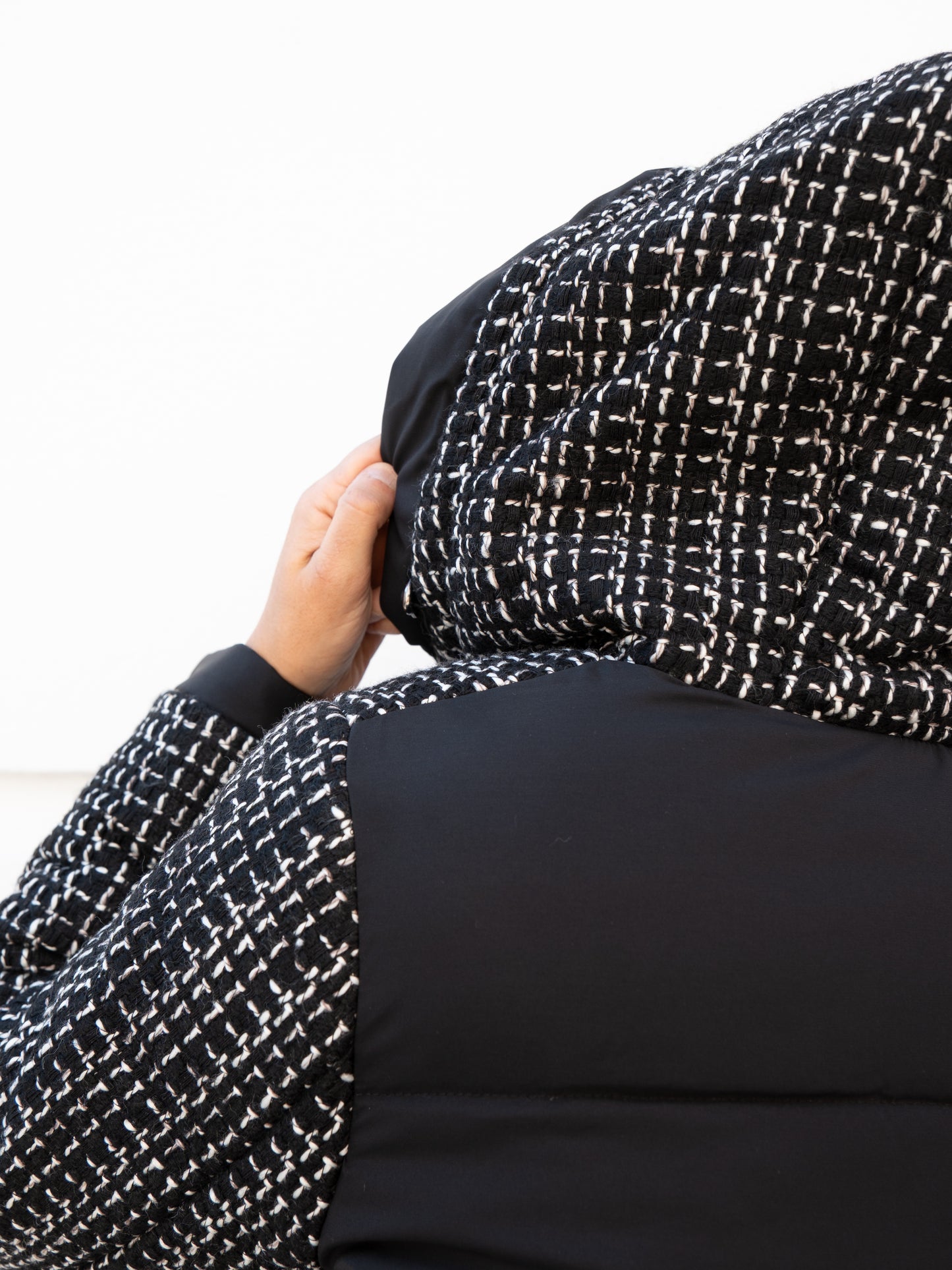 Abrigo acolchado de tweed negro muestrarios de ropa y moda de mujer vestir bien con talla grande plus 