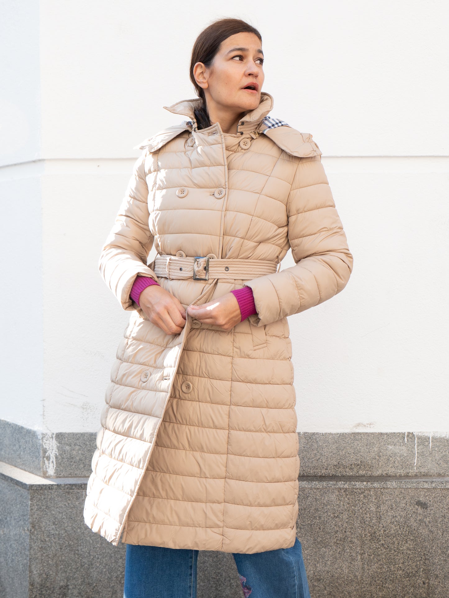 Abrigo acolchado evasé y forro tartán beige muestrarios de ropa y moda de mujer vestir bien ideal mujer elegante 