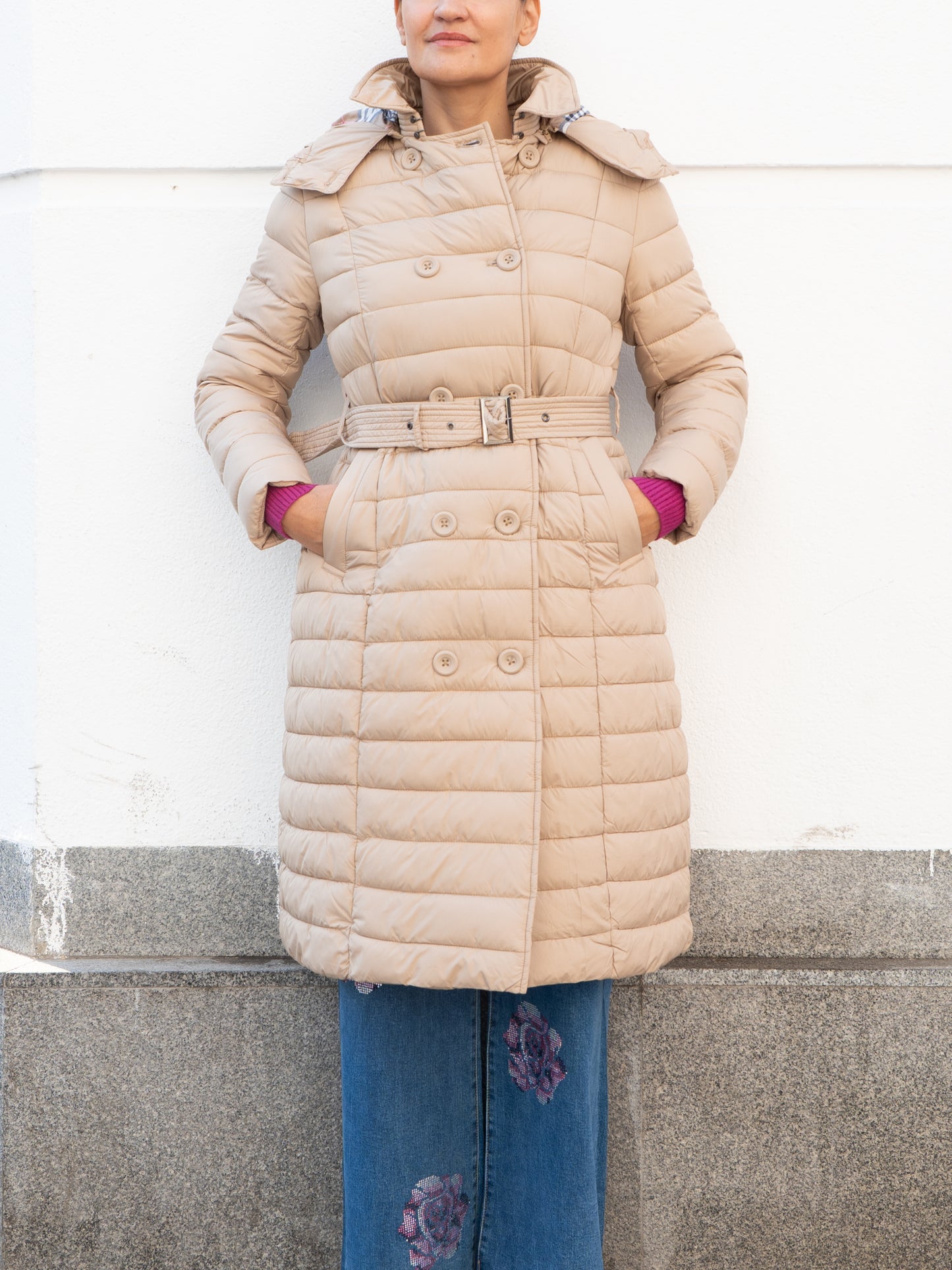 Abrigo acolchado evasé y forro tartán beige muestrarios de ropa y moda de mujer vestir bien ideal mujer elegante 